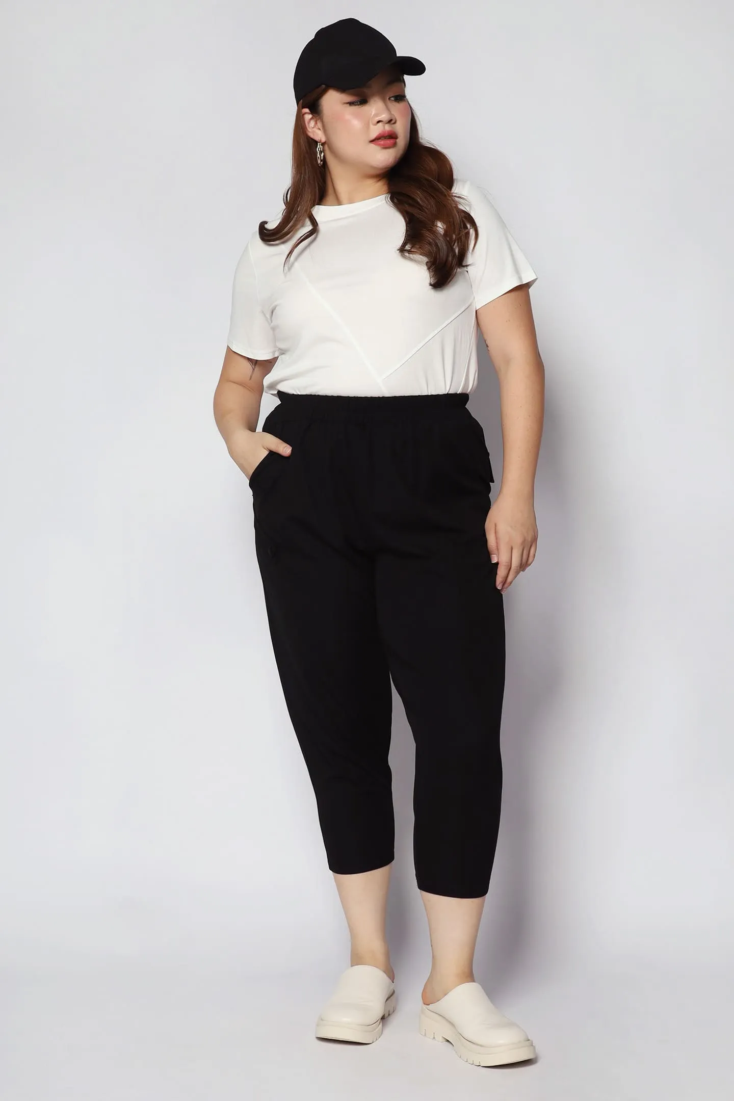 Qoo Pants in Black