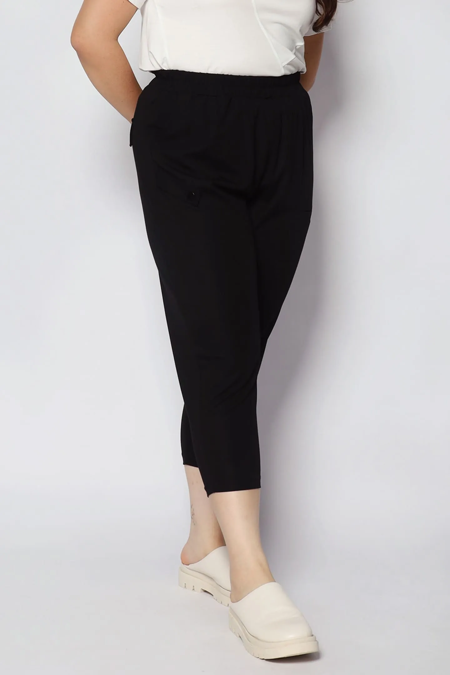Qoo Pants in Black
