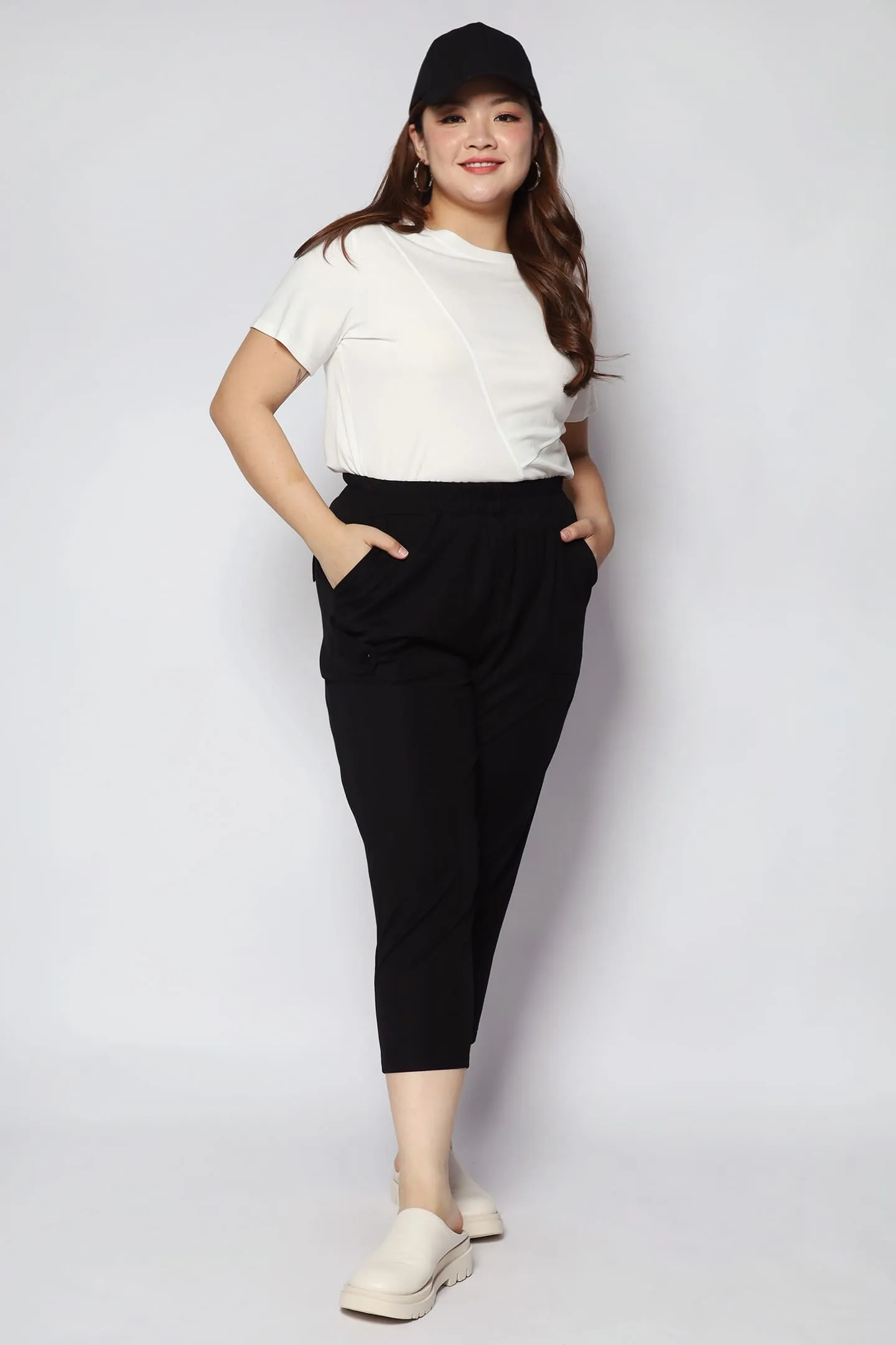 Qoo Pants in Black